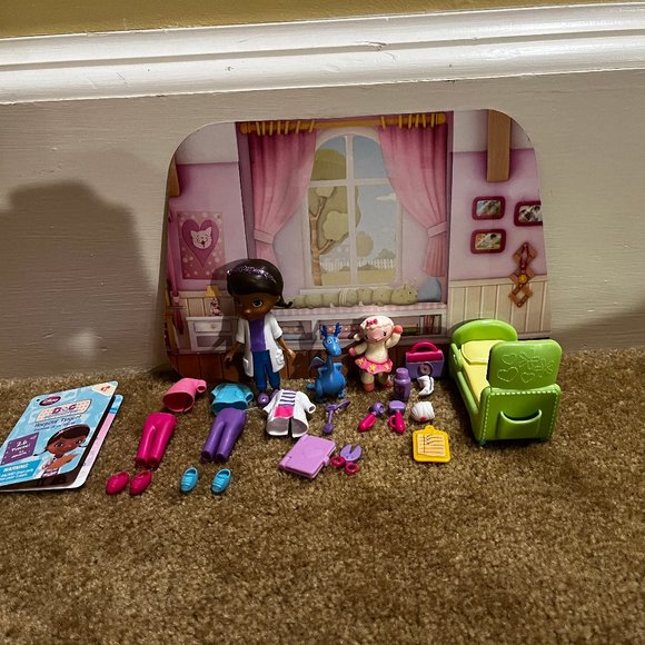 Doc McStuffins portable Hospital Playset from the Disney Store - Picture 1 of 7